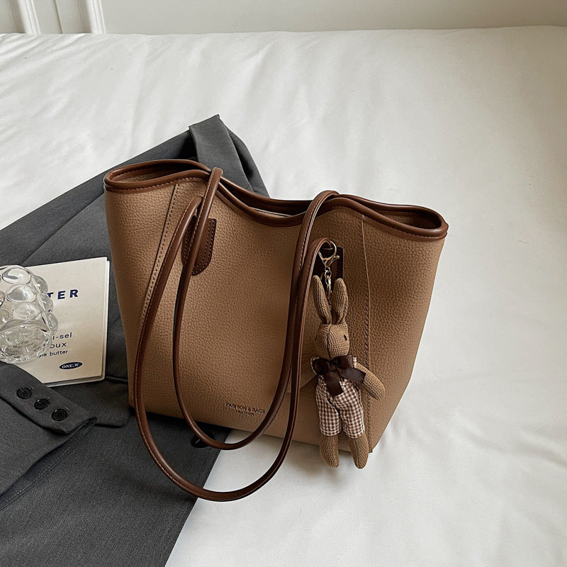 High-End Textured Retro Commuter Shoulder Bag In A Minimalist Style