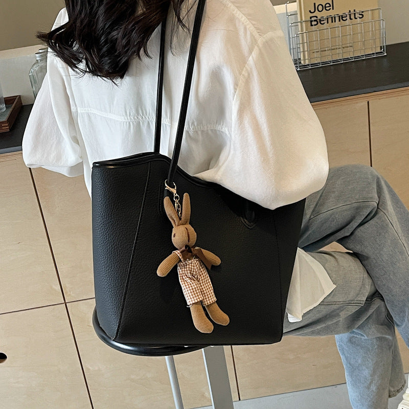 High-End Textured Retro Commuter Shoulder Bag In A Minimalist Style