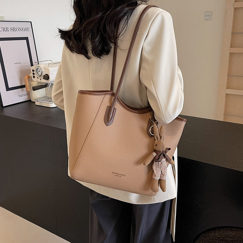 High-End Textured Retro Commuter Shoulder Bag In A Minimalist Style